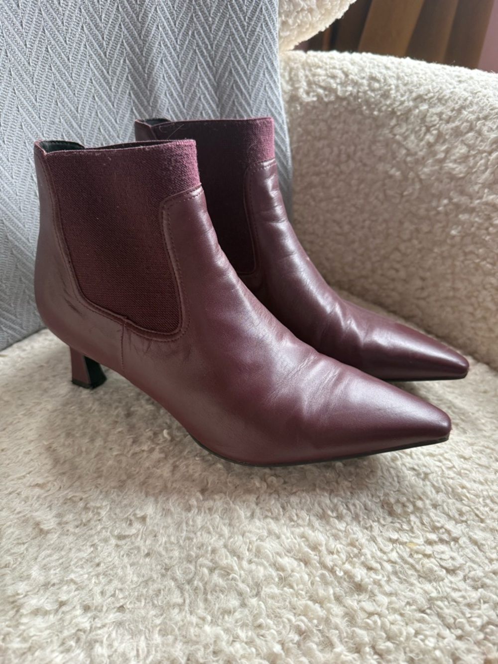 Naturalizer Burgundy Pointed-Toe Ankle Booties